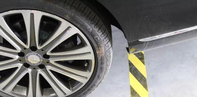 奔驰难道不懂? 美丽的大脚没有耐穿的鞋