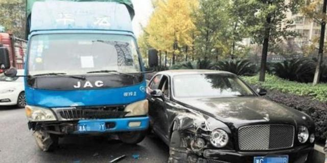 车险怎么买最划算？只需要买4种险就足矣，多买也是浪费钱！