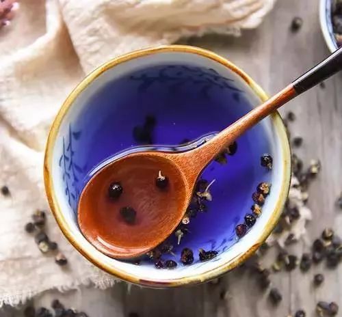 黑枸杞怎么泡水营养最高?用什么水泡最好呢?