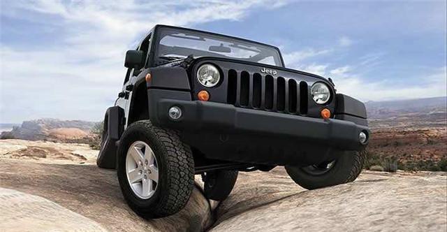 土豪爆改牧马人超长版，六门八座，气势不输加长版奥迪A8！