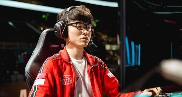 斗鱼联盟一哥Faker的翻译随口说了自己工资