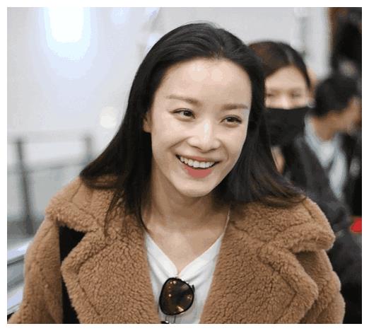杨颖卸妆后打40分,倪妮素颜后打90分,而她给300分都