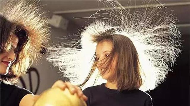 为什么摩擦会生电?人类至今都搞不懂...