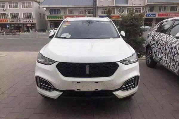 偶遇WEY VV6实车，内饰上档次，仅卖15万，途观也得敬它三分