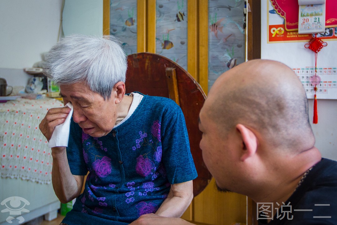 发廊老板为300老人免费理发10年,有人感动落