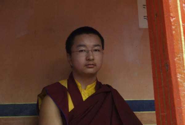 十七世大宝法王有两个 真假法王如何分辨