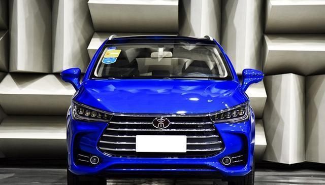 2.82米轴距, 颜值比奥迪Q5高, 气势更胜奔驰GLC, 4.5秒破百