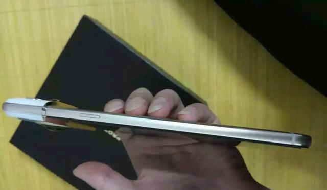 闲鱼2000入手的VR手机 新机5000的价格估计