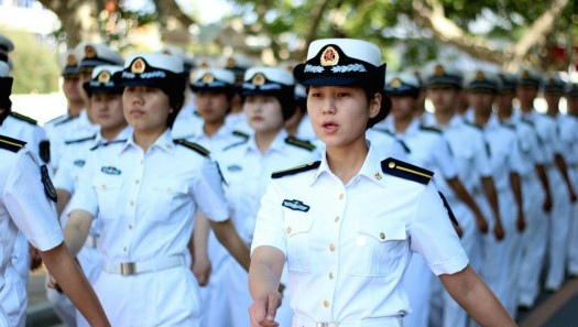 中国海军维族女兵,天山雪莲绽放南海