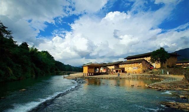 漳州-云水谣古镇 福建另一个土楼遗产，国家5A级风景旅游区？