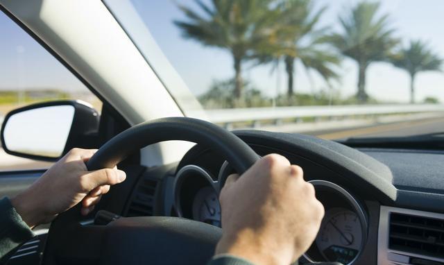 1.5T的排量的车子加200块的油，跑200公里正常吗？