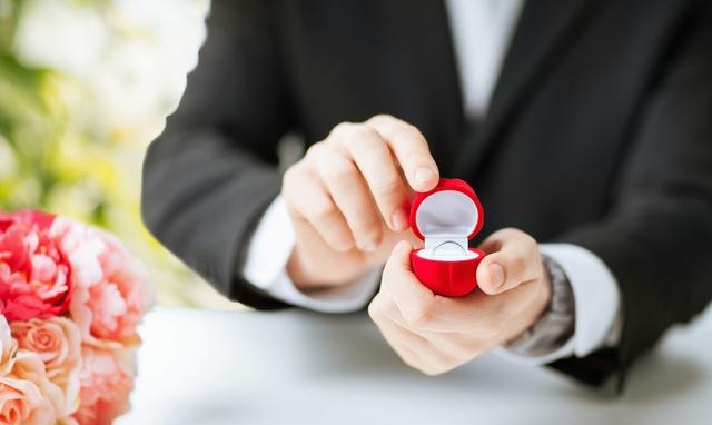 热点报道:维吾尔族女性婚前性行为:文化、观念与现代社会的交织