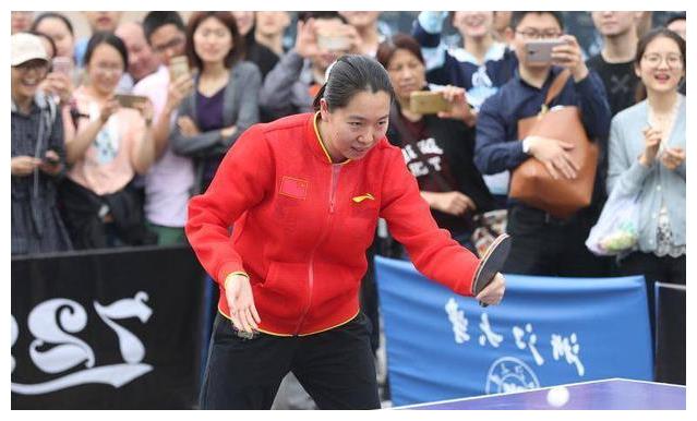 李晓霞和老公去拍孕妇照，但因为角度问题在微博上控诉老公！