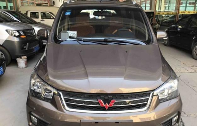 花6.6万元买五菱宏光S1尊享型，销售商赠送的轮毂让车主激动不已