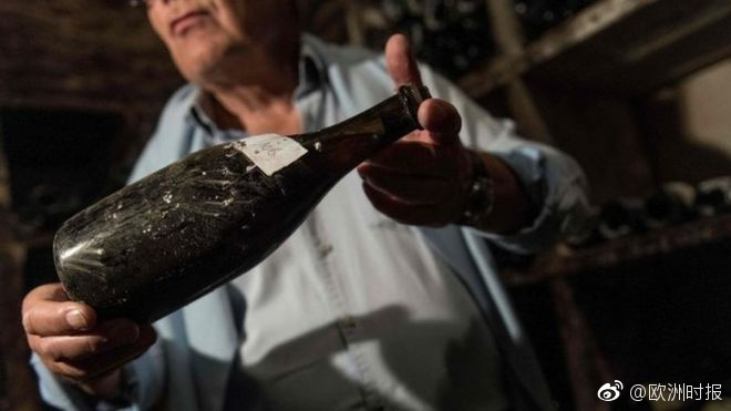 法国拍卖路易十六时代葡萄酒,以10万欧元卖出