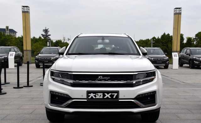 轴距二米八, 带全景天窗1.8T还标配无匙, 顶配不到14万!