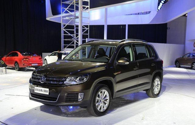 全景天窗, 动力1.8T, 售价不到20万, 还碾压自家兄弟