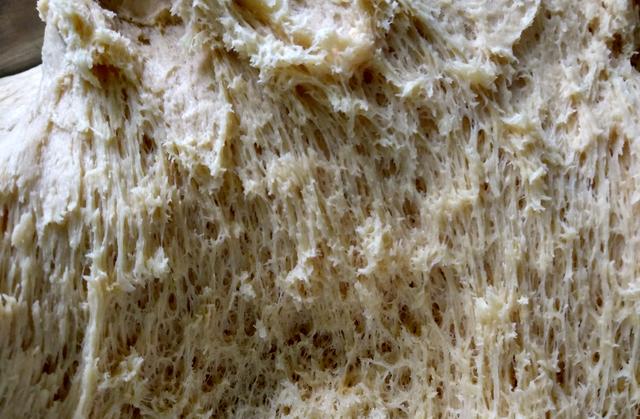 宝宝八个月以后喜欢用手抓东西吃?你需要给T