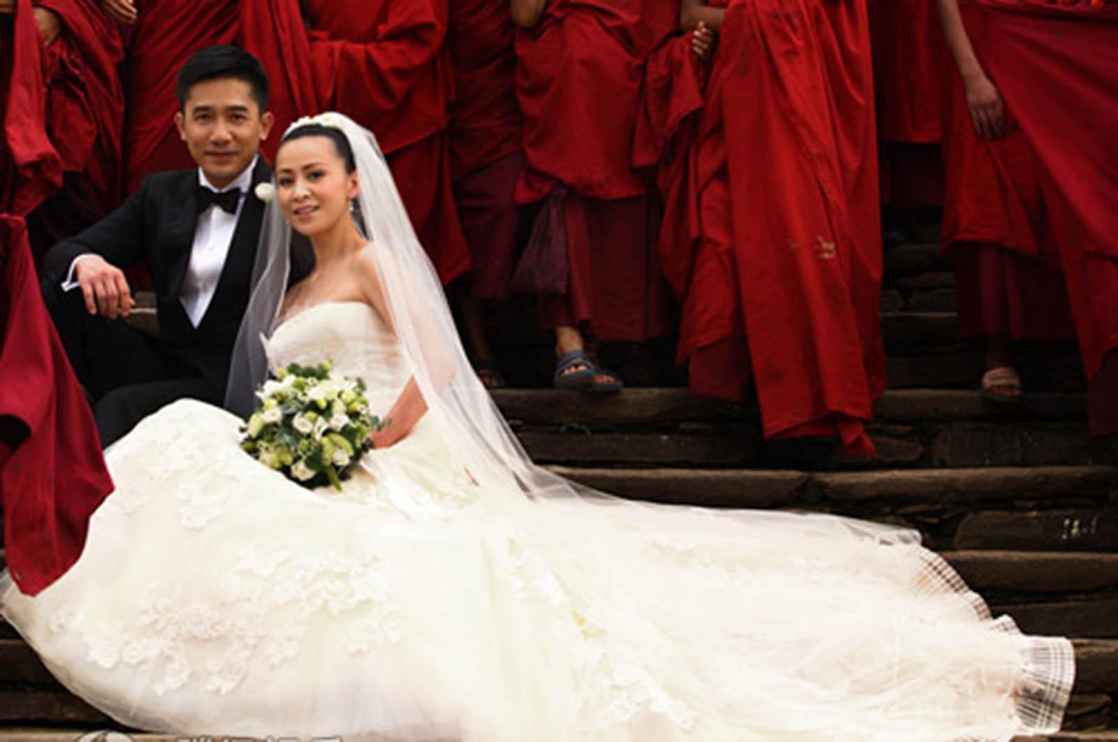 与梁朝伟因戏生情,却远嫁法国被骗,如今54岁瘦骨嶙峋依旧单身