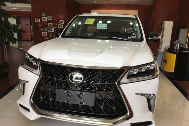 爱车与“爱人”，老表喜提最新款雷克萨斯LX570巅峰限量版