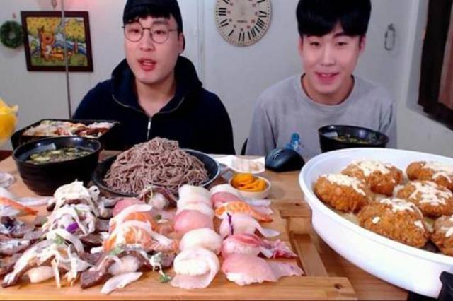 大胃王直播爆料吃播技巧,蒙在鼓里的我们看到