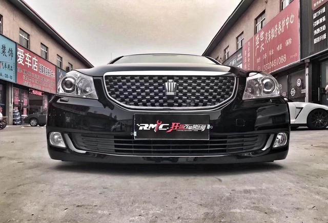 丰田皇冠豪华轿车改装之后外观更加犀利