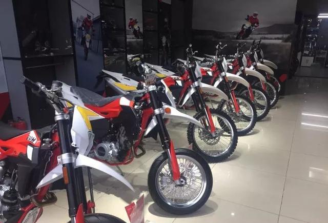 盘点国内最便宜的大排进口功能型摩托车SWM（含报价）