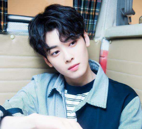 高颜值男生4个特征,有中2个,你就帅炸天!