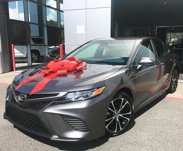 广州提全新丰田凯美瑞, 交车仪式隆重, 16.68万起重回销量巅峰