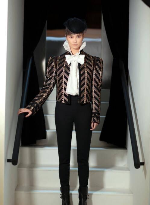 2016年,李宇春就以gucci代言人的身份,出现在gucci 2017早春秀的伦敦