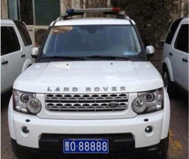国内只有这个地方用路虎做警车, 车牌更是拉风