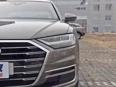 奥迪全新A8L预售价格公布，有一种买7块屏幕的感觉