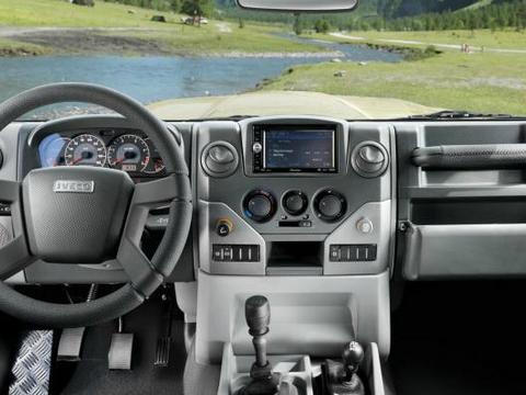 依维柯卷土重来，新车让牧马人汗颜，网友，没路照样怼