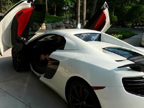 小伙羡慕朋友开迈凯伦，自己却开10年前的它，网友