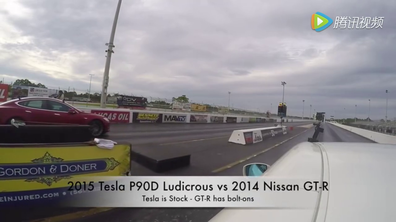 特斯拉挑战GT-R，弹射起步！电动车也能这么狠