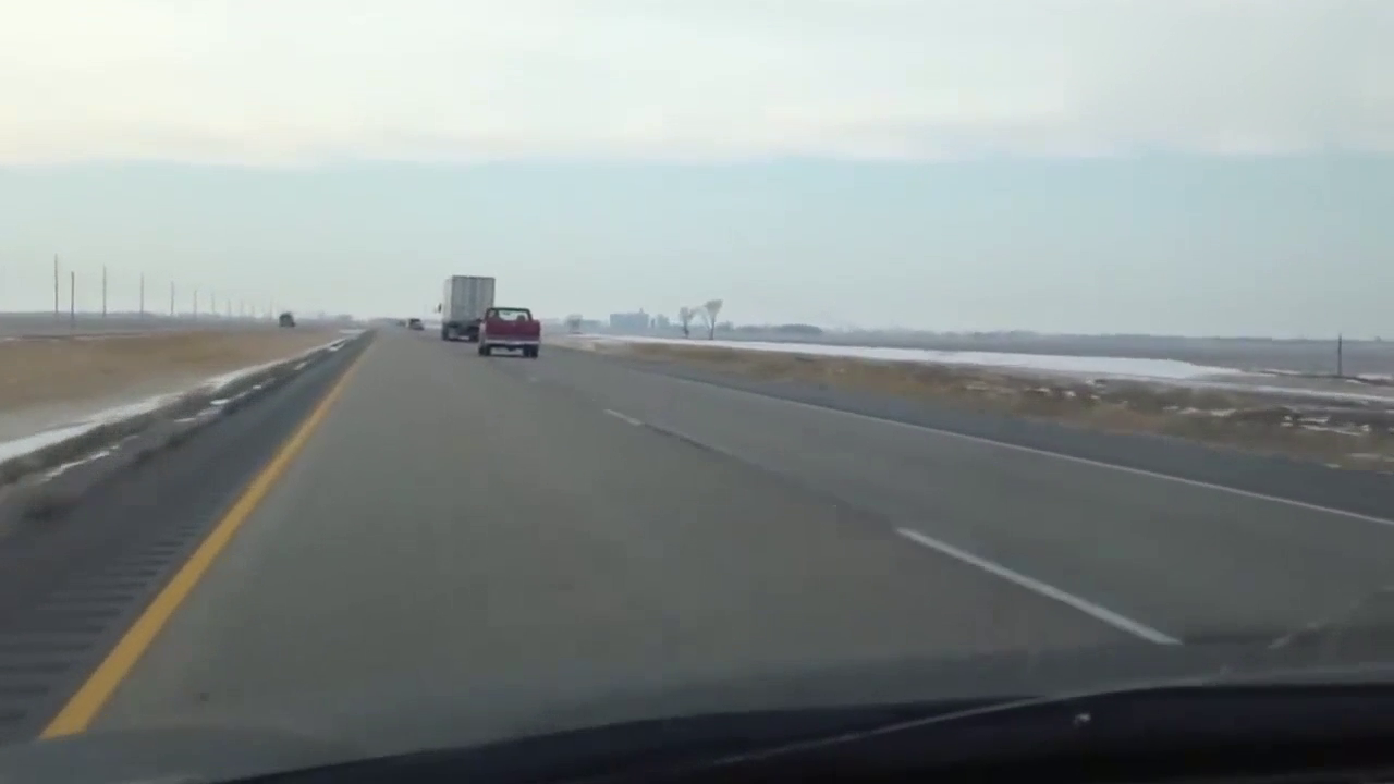 司机一直在评论前车，开始还觉得司机大惊小怪，最后却把我看傻