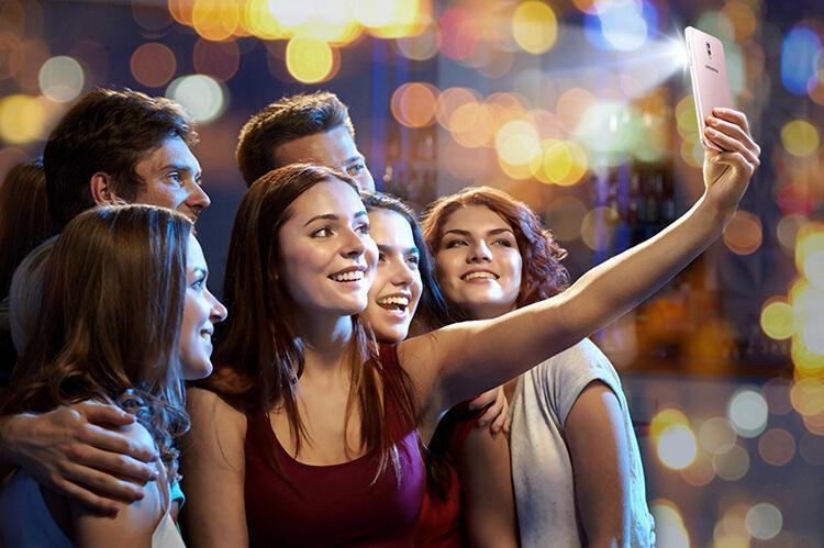 三星将推新机Galaxy X, 柔性屏让苹果望尘莫及