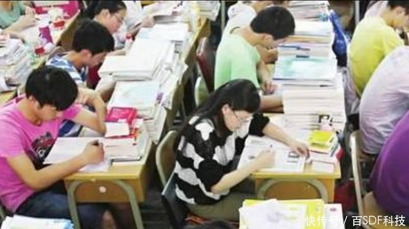 高考成绩749分的他, 仅差一分满分, 可现状却是