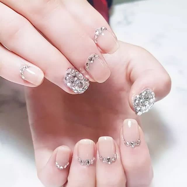 拍婚纱美甲_拍婚纱适合美甲图片