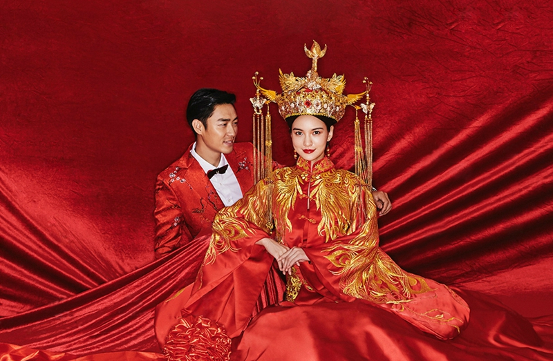 想拍一组凤冠霞帔的婚纱照,做最美的新娘,令人沉迷的中国红