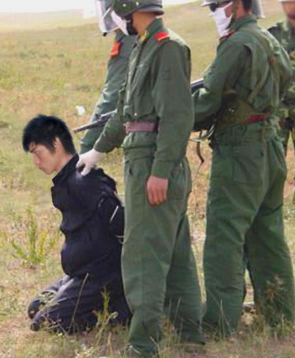 枪决死刑犯时使用什么枪?子弹据说还收费?收多少钱?