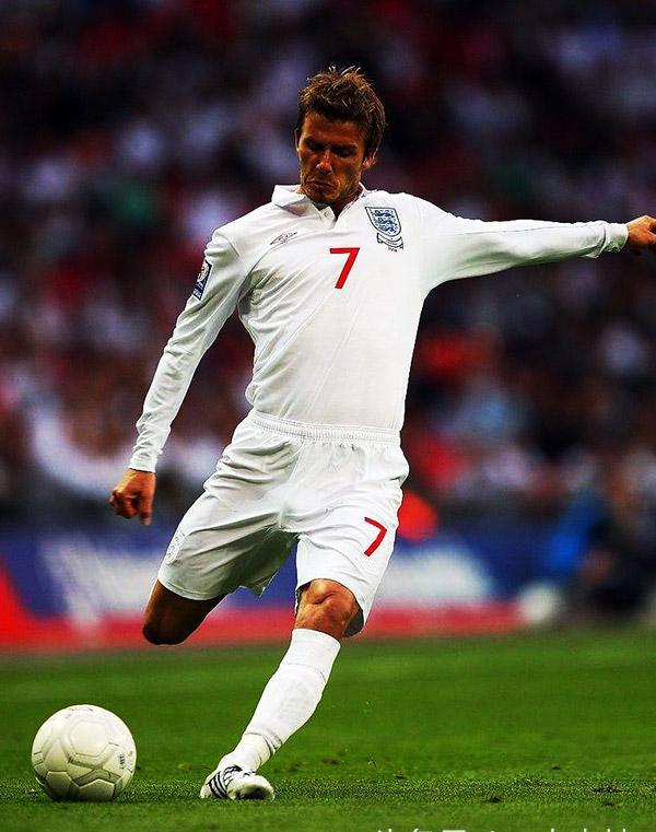 “圆月弯刀”横行霸道!贝克汉姆把任意球当点球踢