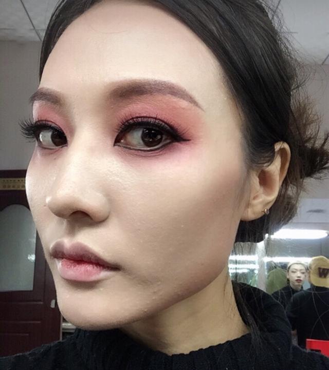 万圣节妆容,惊悚的表情让你尽情狂欢!