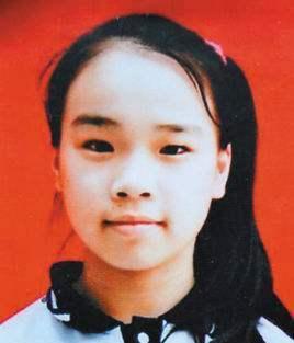 实拍广西“最美女孩”何玥墓地, 葬于故乡杂草丛生, 同学每年祭奠