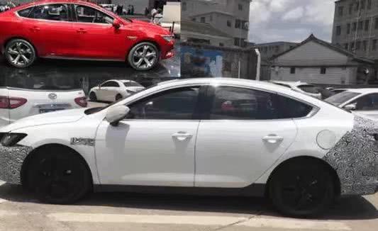 比亚迪秦Pro实车落地，14英寸中控屏支持90度翻转