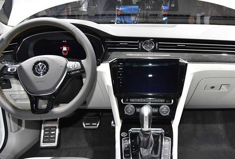 八代凯美瑞和十代雅阁什么的都靠边站，奔驰A级都不如它，太美