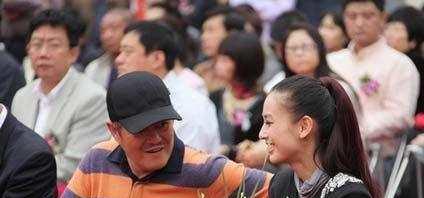 黄圣依当年为什么死活要拜赵本山为师？终于找到了答案！