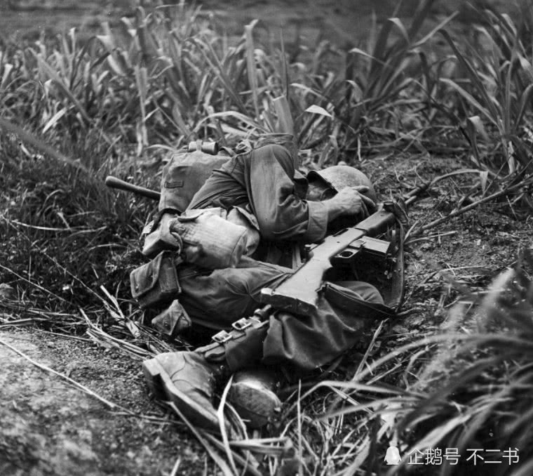 冲绳岛战役,一个美国士兵一夜就杀2000名日本