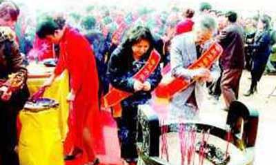 日本老头研究家谱,发现自己是刘邦后裔,立马跑