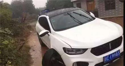 继长城WEY断轴后，吉利领克01也开始断轴，左前车轮直接脱出！